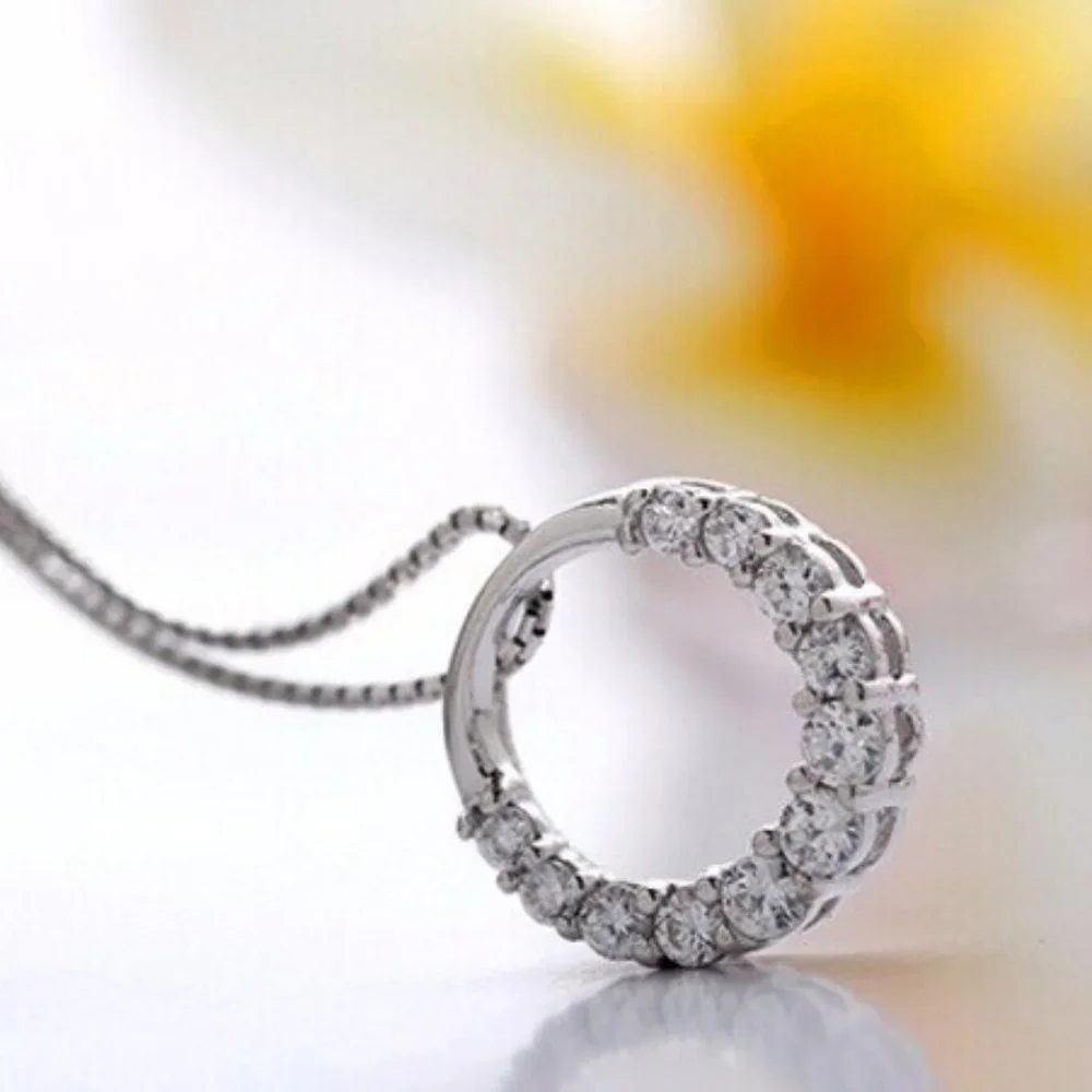 *NEW 925 Sterling Silver Diamond Circle Necklace